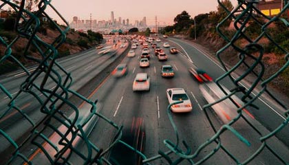 各自发挥实力，攻守平衡成败关键